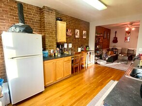 8 Mead St, Unit 3 in Boston, MA - Foto de edificio - Building Photo