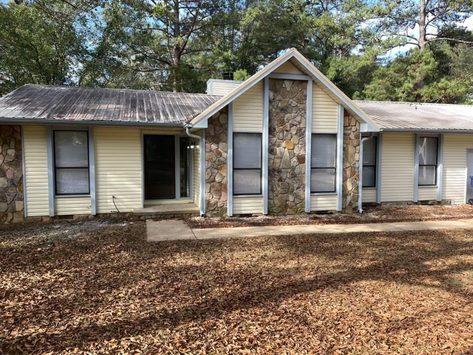 1015 Louise Dr SE in Jacksonville, AL - Building Photo