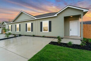 512 Hudson St in Seguin, TX - Building Photo