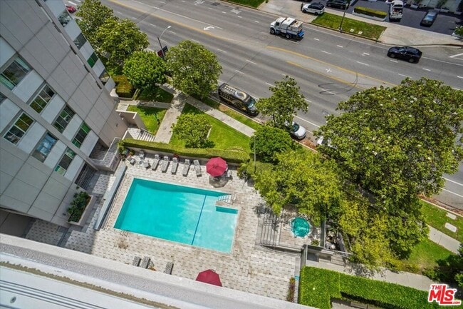 865 Comstock Ave in Los Angeles, CA - Building Photo - Building Photo