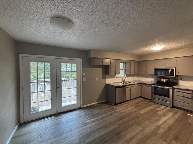 2105 SW 5th St in Blue Springs, MO - Building Photo - Building Photo