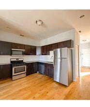 3811 W Hirsch St, Unit 2 in Chicago, IL - Building Photo - Building Photo