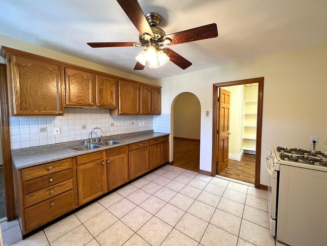 223 Holland St, Unit 3