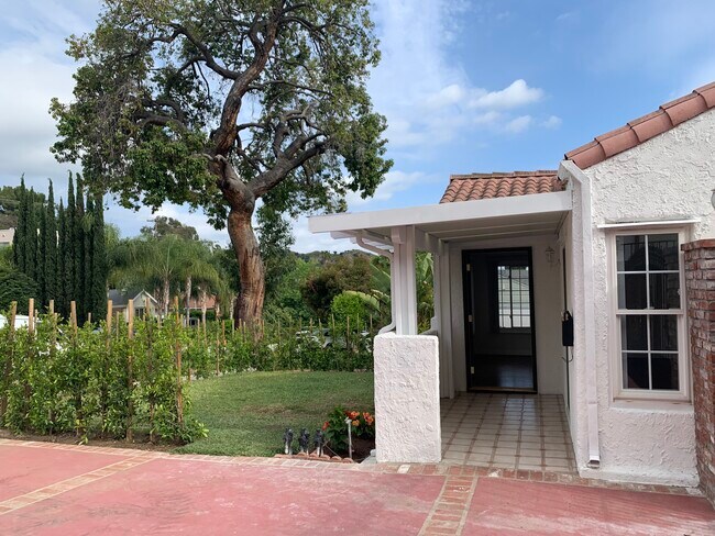 property at 729 Glenmore Blvd