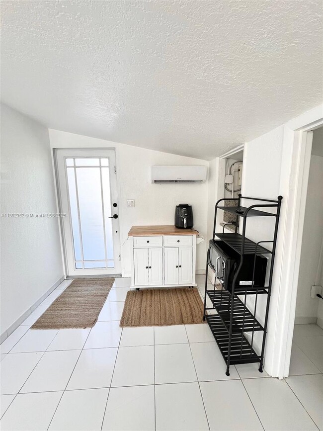 8941 SW 20th St in Miami, FL - Building Photo - Building Photo