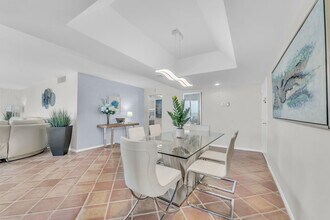 3610 S Ocean Blvd in South Palm Beach, FL - Foto de edificio - Building Photo