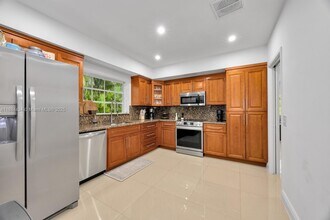 6815 Gratian St in Coral Gables, FL - Building Photo - Building Photo
