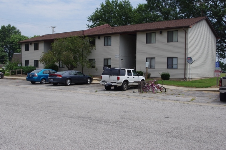 Parkview Apartments in New Baden, IL - Building Photo