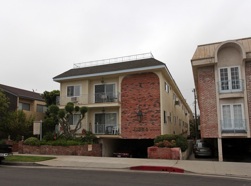 11956 Kiowa Ave in Los Angeles, CA - Building Photo