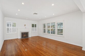 7901 Westlawn Ave in Los Angeles, CA - Foto de edificio - Building Photo