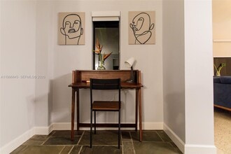 2040 NE 173rd St in North Miami Beach, FL - Building Photo - Building Photo