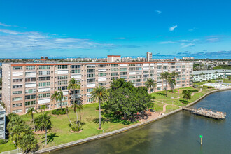 Shore Crest in South Pasadena, FL - Building Photo - Building Photo