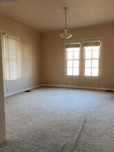 209 W Hackberry St in Fredericksburg, TX - Foto de edificio - Building Photo