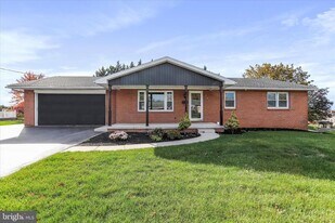 140 Williamson Ave in Greencastle, PA - Building Photo