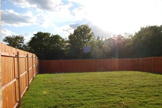 339 Orbit Dr in Lavon, TX - Foto de edificio - Building Photo