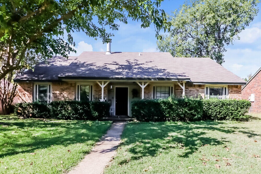 304 Matterhorn St in Cedar Hill, TX - Building Photo
