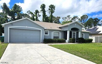 1702 NE 33rd St in Cape Coral, FL - Building Photo