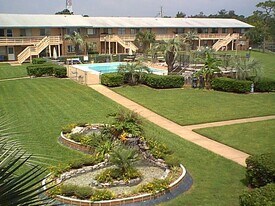 9 Eglin Pky NE, Unit Shalimar Rentals in Fort Walton Beach, FL - Building Photo