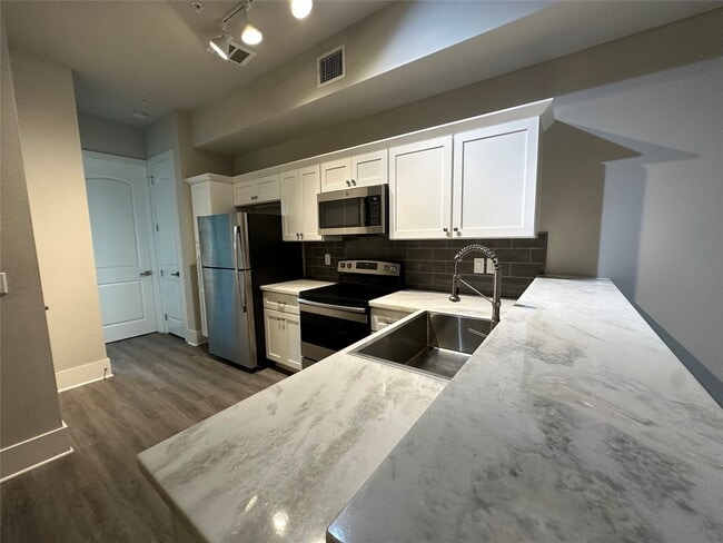 property at 2727 Houston Ave