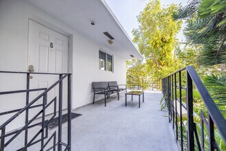 828 SW 2nd St in Miami, FL - Foto de edificio - Building Photo