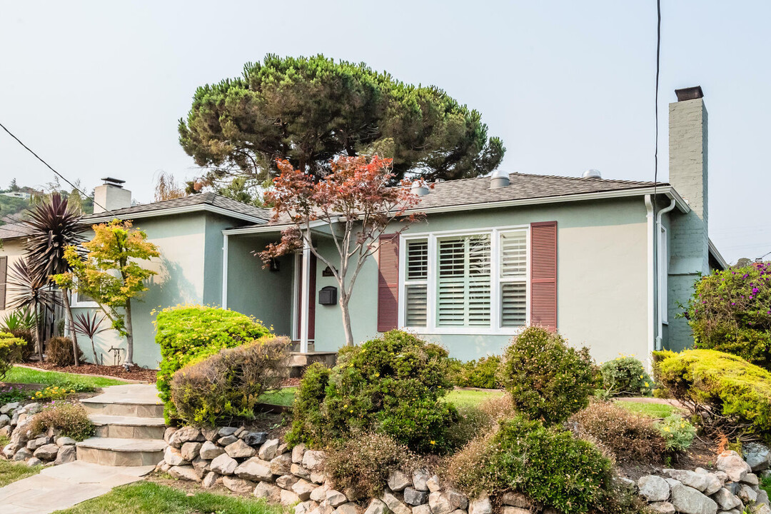 3902 Donner St in San Mateo, CA - Building Photo