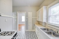 302 S Flood Ave photo'