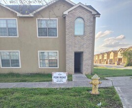10503 Hunters Pond in San Antonio, TX - Building Photo - Building Photo
