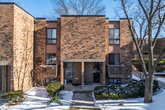 Waxwing Court in Schaumburg, IL - Building Photo - Building Photo