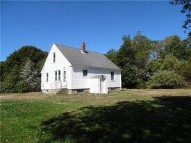 182 Westerly Bradford Rd in Westerly, RI - Building Photo