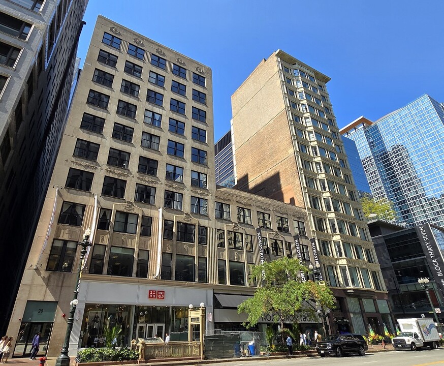 20 N State St, Unit 702 in Chicago, IL - Building Photo