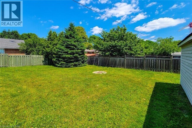345 Hawkridge Ave in Hamilton, ON - Building Photo - Building Photo