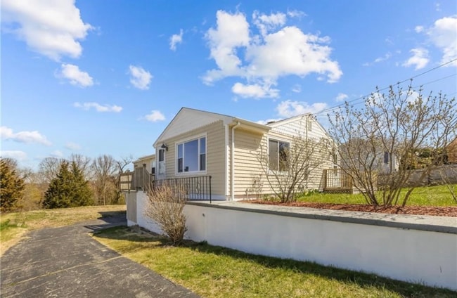 152 Lepes Rd in Tiverton, RI - Building Photo - Building Photo