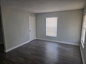 2322 W St John St in Tampa, FL - Building Photo - Building Photo