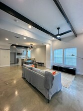 218 S Olive St in San Antonio, TX - Building Photo - Building Photo