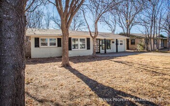 2203 37th St in Lubbock, TX - Building Photo - Building Photo