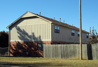 Fulton Park Towne Homes in Tulsa, OK - Building Photo - Building Photo