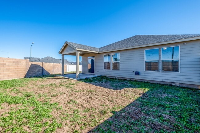 1019 Hilltop Ave NE in Quincy, WA - Building Photo - Building Photo