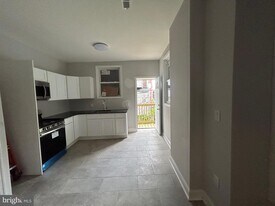 250 N Salford St in Philadelphia, PA - Building Photo