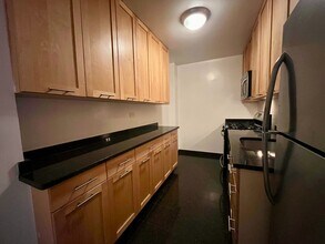 333 E 49th St in New York, NY - Building Photo - Building Photo