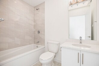 386 Richmond Rd in Ottawa, ON - Building Photo - Building Photo