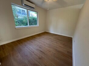 110 Cascade Ln in West Palm Beach, FL - Building Photo - Building Photo