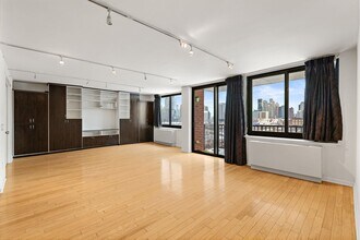 700 Grove St in Jersey City, NJ - Building Photo - Building Photo