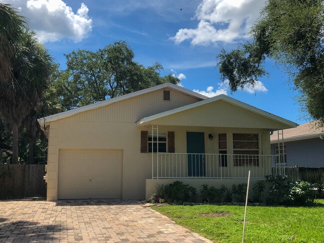 7607 S Sherrill St in Tampa, FL - Foto de edificio - Building Photo