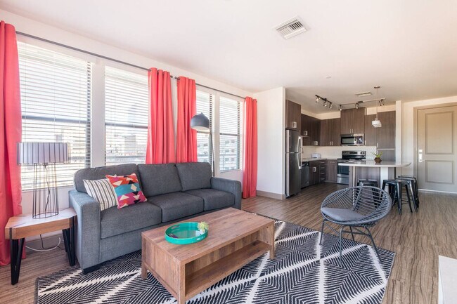 555 N College Ave in Tempe, AZ - Foto de edificio - Building Photo