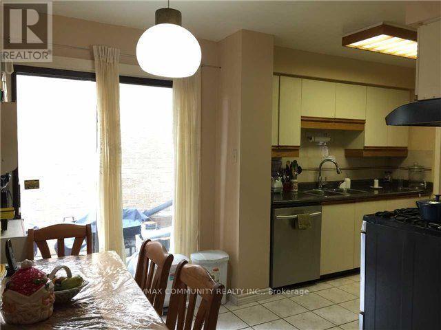 105 Bellrock Dr in Toronto, ON - Building Photo - Building Photo