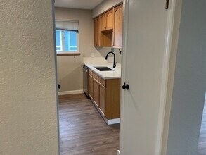 2148 SW Holden St, Unit 4A in Seattle, WA - Building Photo - Building Photo