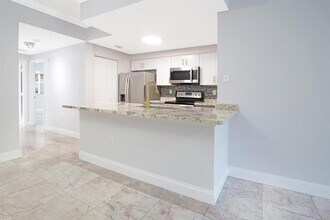 5860 W Sample Rd, Unit 5860 W Sample Rd in Coral Springs, FL - Foto de edificio - Building Photo