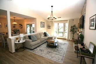 7 Twin Oak Ct in Avon, CT - Building Photo - Building Photo