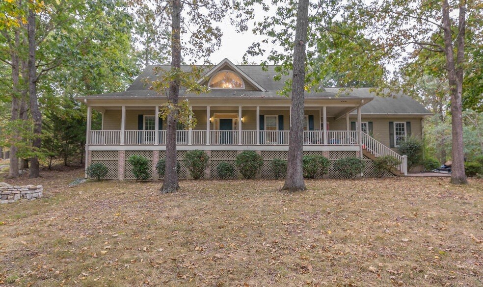 205 Hidden Trace Dr in Ringgold, GA - Building Photo