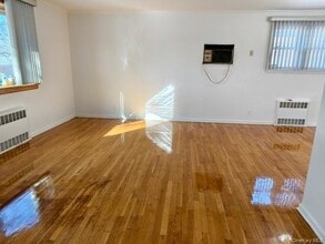 58-27 208th St in Queens, NY - Building Photo - Building Photo